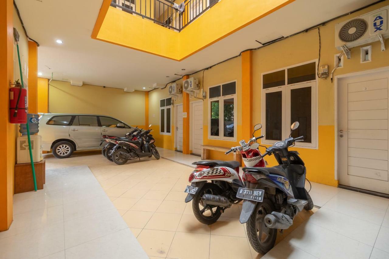 Reddoorz Syariah Near Rs Pirngadi Medan Hotel Exterior photo