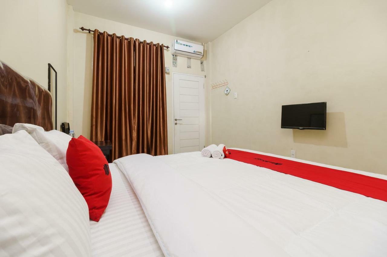 Reddoorz Syariah Near Rs Pirngadi Medan Hotel Exterior photo