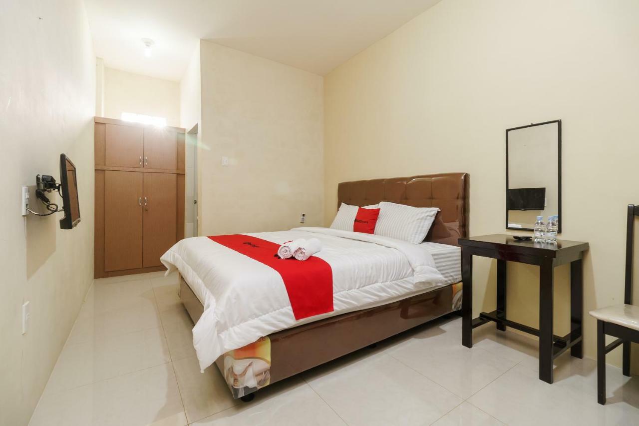 Reddoorz Syariah Near Rs Pirngadi Medan Hotel Exterior photo