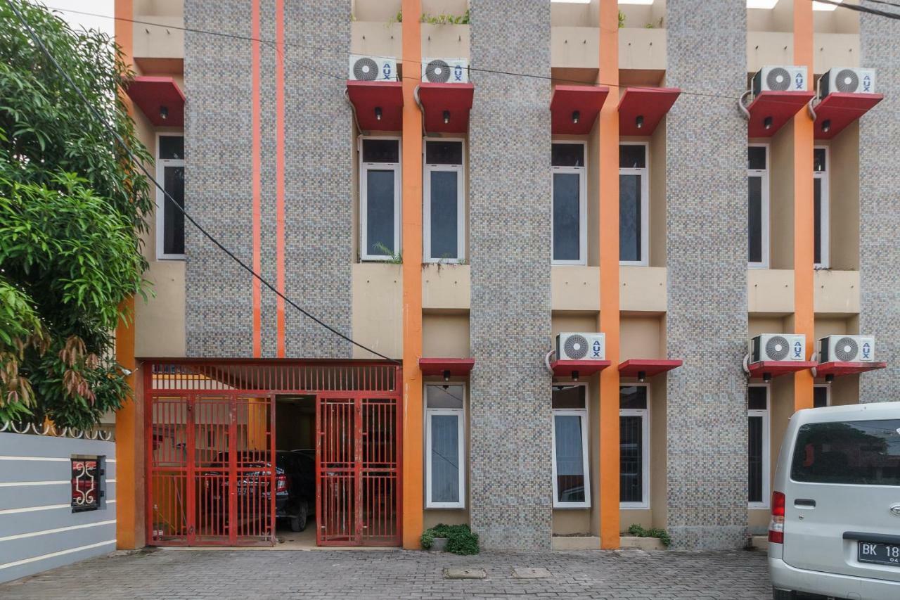 Reddoorz Syariah Near Rs Pirngadi Medan Hotel Exterior photo